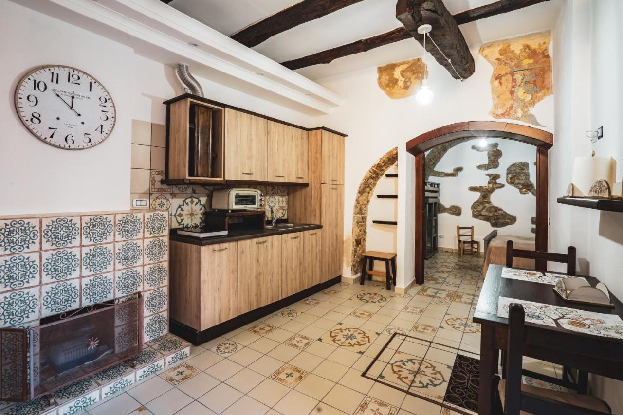 Borgo Dei Saraceni - Suites & Apartments 阿格罗波利 外观 照片