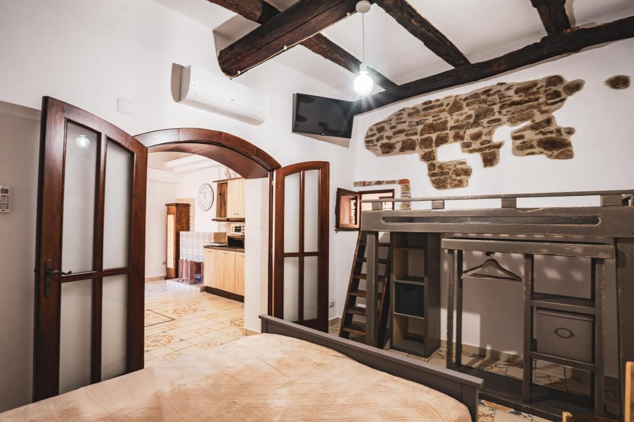 Borgo Dei Saraceni - Suites & Apartments 阿格罗波利 外观 照片
